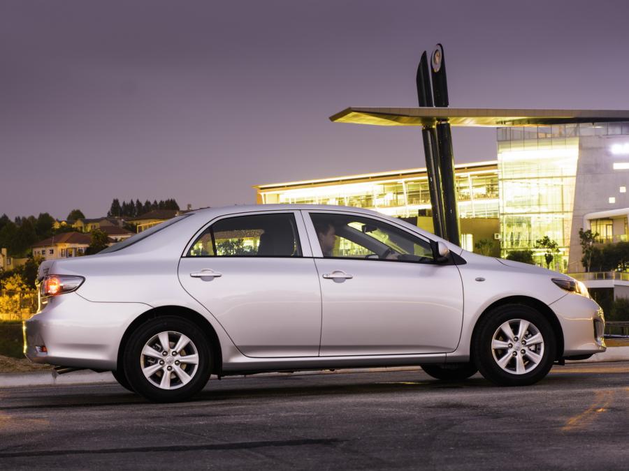  Toyota Corolla Quest 2014 года  (фото 12 из 13)